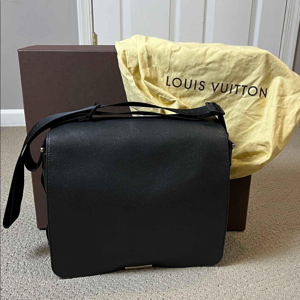 Louis Vuitton Black Messenger Bag for Men
